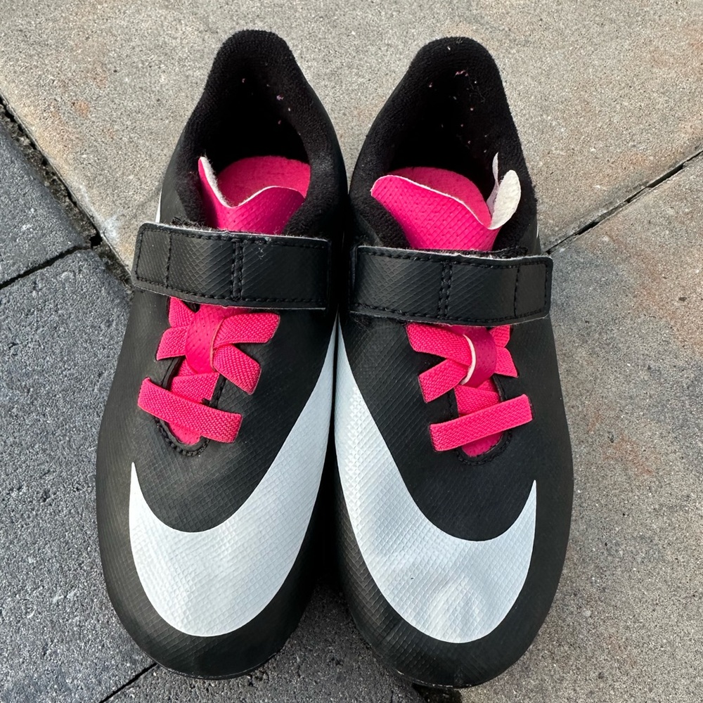 EUC Nike JR Bravata FG Cleats